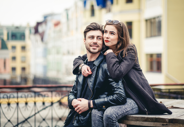 あれ？！無意識に…！女性が【好きな男性についしちゃう事】4選