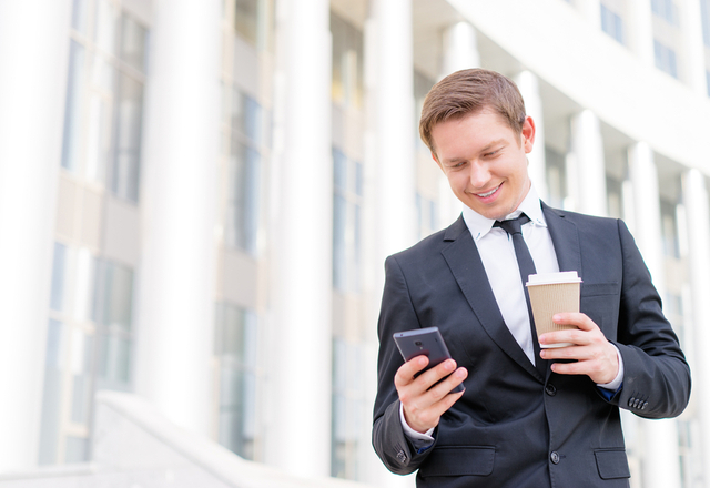 激惚れしてます…♡夫が「自慢したくなる妻」の特徴【LINE編】