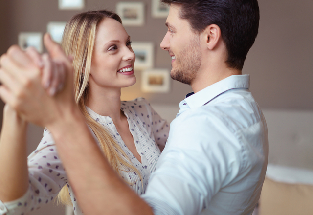 【女性心理】話しかけていいの……？「恥ずかしがり屋の女性を落とす」方法