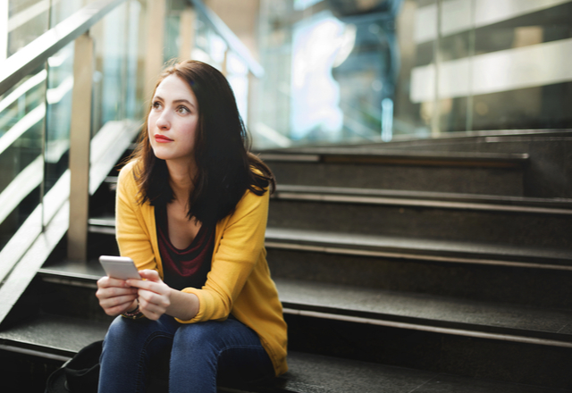 急に何で…？！男性が「久しぶりLINE」をする心理とは