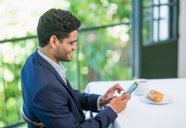 「一瞬で恋に落ちた…♡」男性を落とす【悩殺LINE】って？