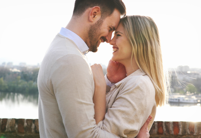 人目のないとこ行こ…？女性がしたいと思ってるイチャイチャその1