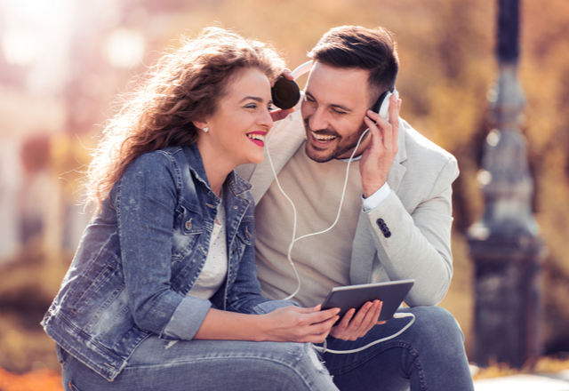 そりゃ気づかないよ！ウブな男性が出す【こっそり脈ありサイン】って？