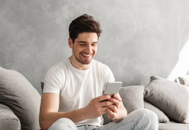 君とLINEできて幸せ♡男性が「返信せずにはいられないLINE」4つ