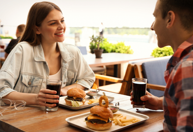 なんか落ち着く…♡女性が「つい心を許しちゃう男性」の共通点4つ