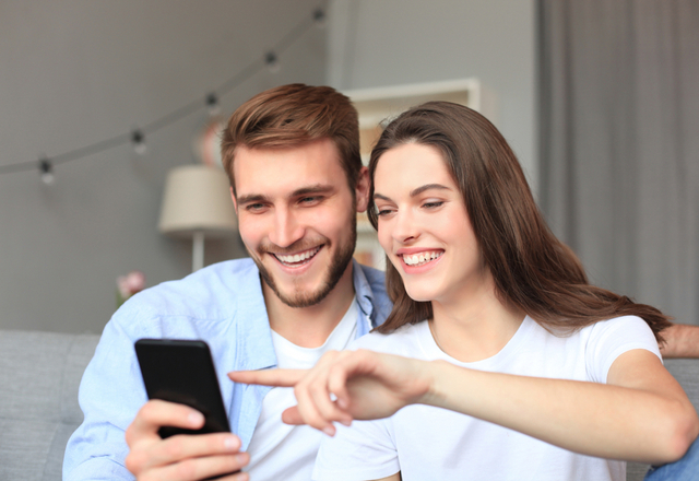 まじですか…？【お家デート】で彼がドン引く「彼女の言動」とは