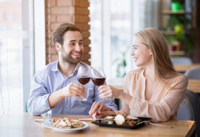 君のこと大事に思ってるよ。男性が「結婚を考える女性」に見せるサイン