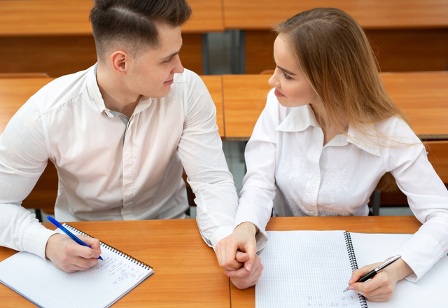 美人ではないけど…！何故か「激モテする女性」の特徴【学生編】