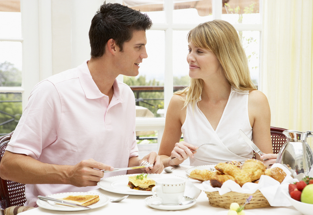 「これでイチコロ♡」年上女性をその気にさせるテク4選