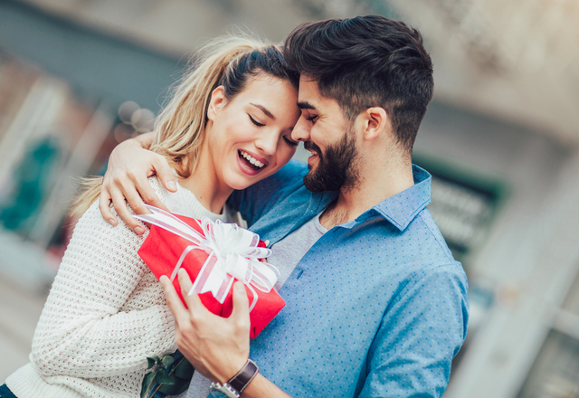 よく議論されているけど…！女性が喜ぶ【プレゼント】って結局何？