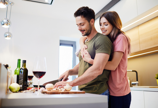 明日も頑張れる…！疲れている夫を癒す【妻の些細な気遣い】4つ