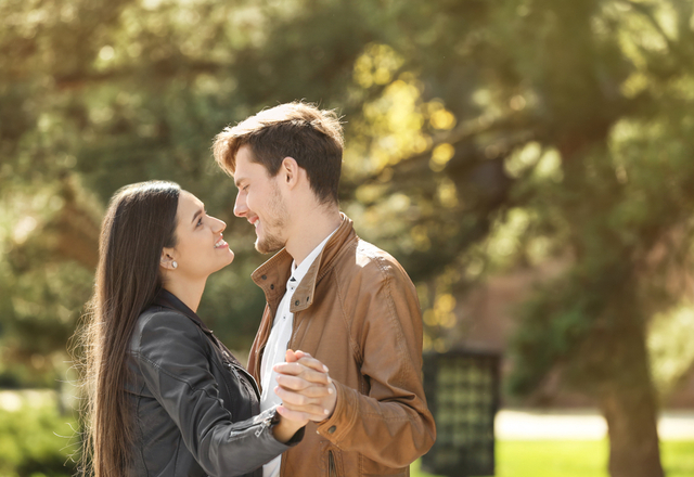 優しすぎてもダメ？！女性が彼を求めたくなる「駆け引きテク」4選