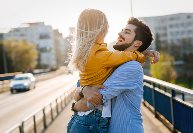 「嫌じゃないよ…？」女性の心をくすぐる「スキンシップ」4選