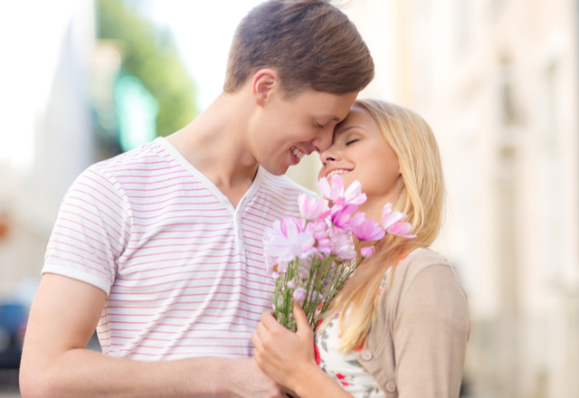 どんなスキンシップしてる？彼の行動に隠された「男性のホンネ」とは…