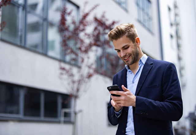 何時間でも仕事頑張れます♡夫が悶える「妻からの癒しLINE」って？