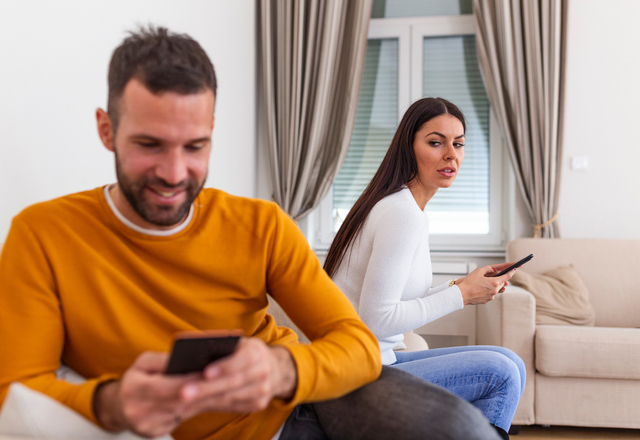 男女で違う？！「浮気の境界線」は結局どこから…？