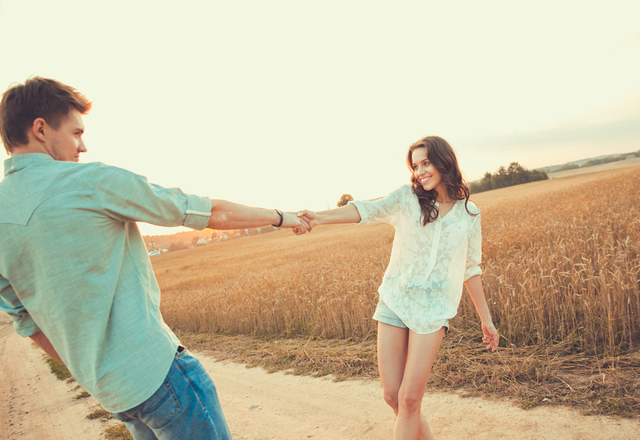 そんな一面あったの？！女性がもっと惚れる「彼女にしか見せない仕草」