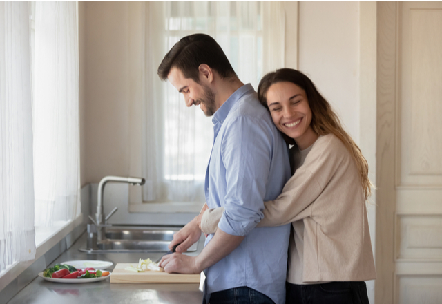 くっついていい…？彼女からの【甘えたいサイン】4選