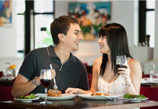 「優しそうだな…」女性が話しかけやすい男性の特徴って？