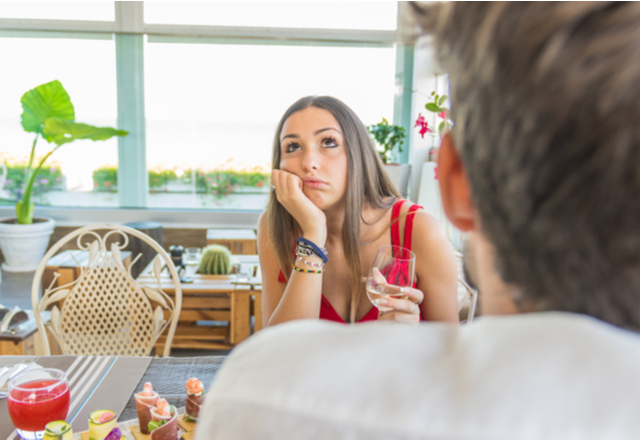 時間の無駄です…女性が【話しててつまらないと感じる男性】の特徴