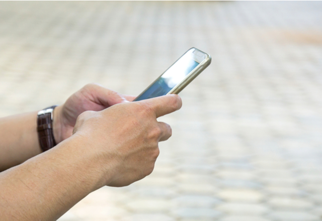 それはちょっと答えにくい…男性が「返答に困るLINE」送ってない？