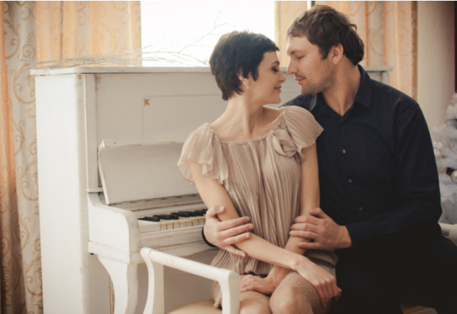 イチャイチャしたい…♡女性の「ムラっとスイッチを押すハグテク」4選