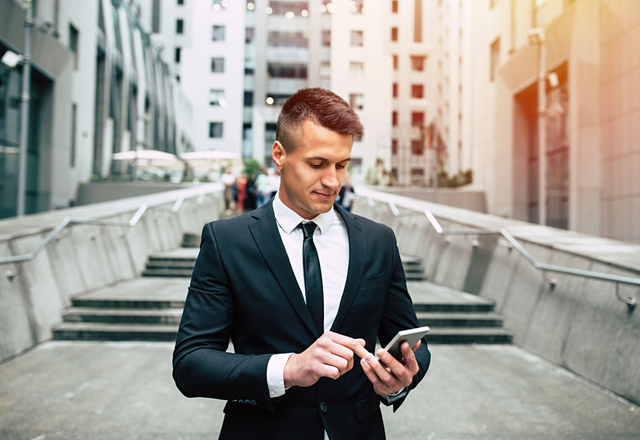 どうすっかな…♡男性がキュンキュンしちゃう「女性からの脈アリLINE」