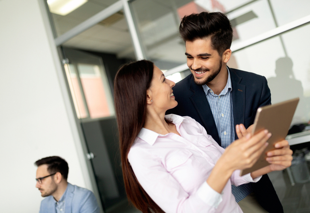 「奥さんが羨ましい…」若い女性からモテる【既婚者オトコの特徴】とは