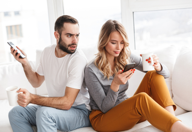 付き合う前にチェックして！【浮気しやすい女性の特徴】とは…