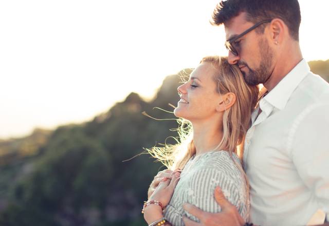 えっ、心の準備が…！女性がキュンとする【さりげないボディタッチ】