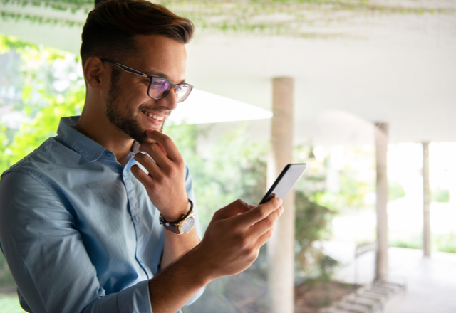 早く妻を抱きしめたい♡夫が【ムラッとするLINE】って…？