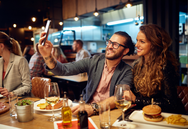 近すぎる？女性が求める「好きな男性との距離感」