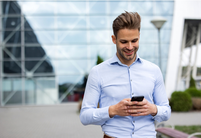 嬉しすぎて…♡男性が【何度も見返しちゃうLINE】って？