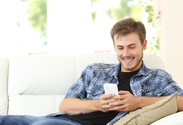 本気だから…。男性が本命女性にだけ送る「ベタ惚れLINE」の特徴4つ