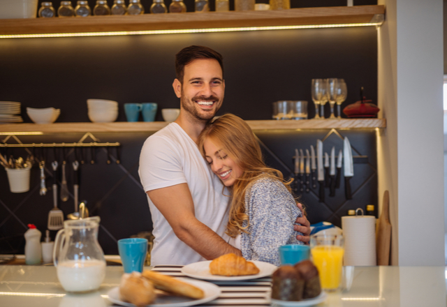 早くぎゅーしたい！妻が夫に「キュン♡とくる場面」って？＜日常編＞