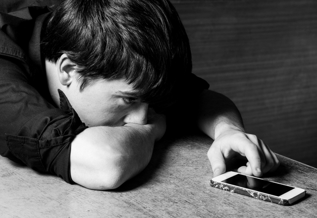 疲れます…彼の「ストレス」が溜まる【彼女からのLINE】って？