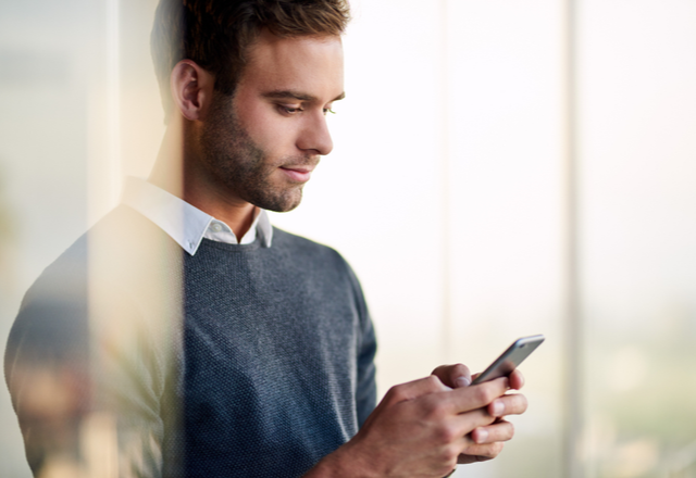 「彼氏が羨ましいわ。」男性が「どうしてもオトしたい女性」に送るLINE