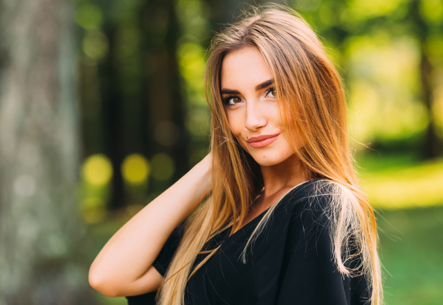 その雰囲気にメロメロ…！男性の庇護欲を刺激する【儚げ女性】の特徴