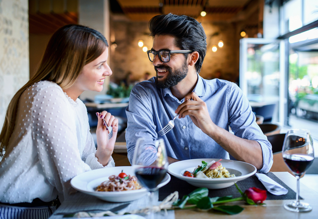 あなたは気づいてる？女性が出してる【気になる男性への好きサイン】とは？