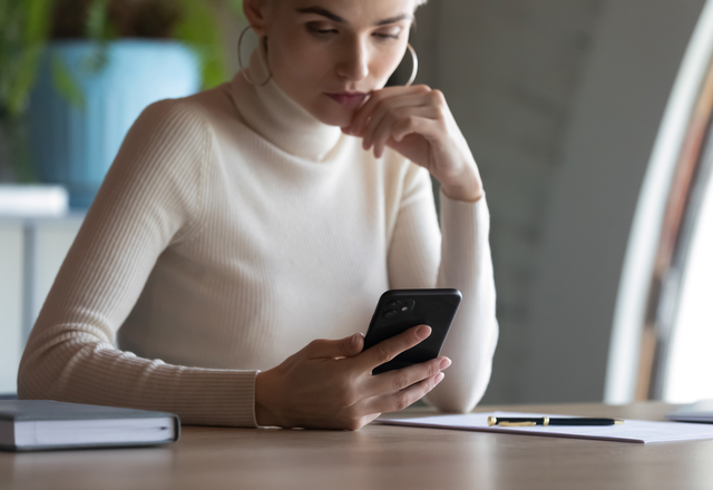 夫には知られたくない…。世の女性陣が「こっそりLINEでしていること」