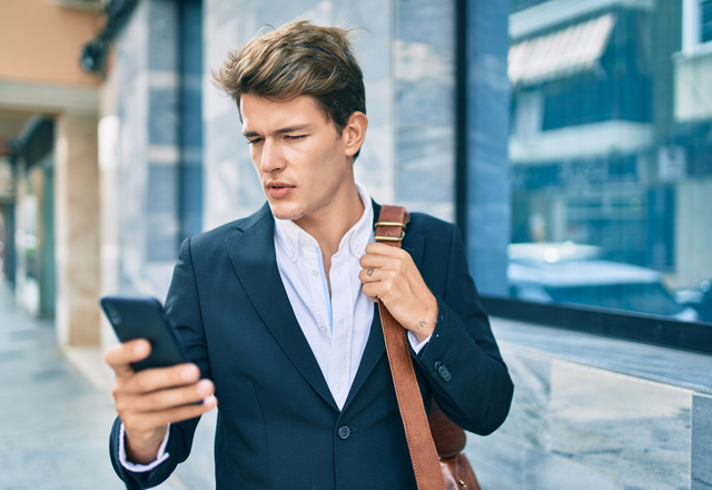 「なんて返そう…」女性から送られてきて【返信に困るLINE】って？