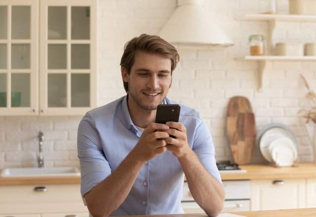 ゾクッ♡男性が”思わずドキドキしちゃう”「LINEでのひと言」4つ