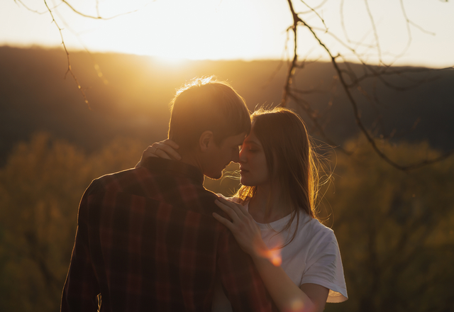 その色気がたまんない～！女性がムラってしちゃう【男性のオトナな仕草】4選