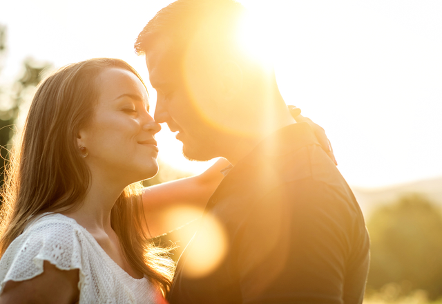 私のこと見て…？女性が気になっている人にする「脈アリ言動」4つ