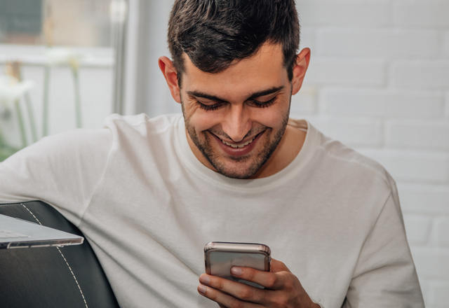 これからも友達なの…？男友達を「その気にさせる」LINEの送り方って？