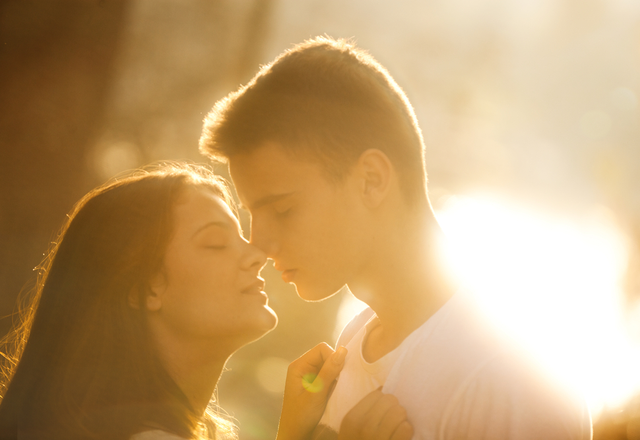 【女性のホンネ】思わず男性に「ムラっときちゃう瞬間」4選