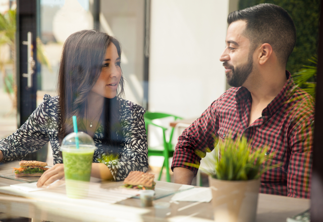 友達としては好き！女性が「恋愛対象外の男性」にだけする【脈ナシ言動】4つ