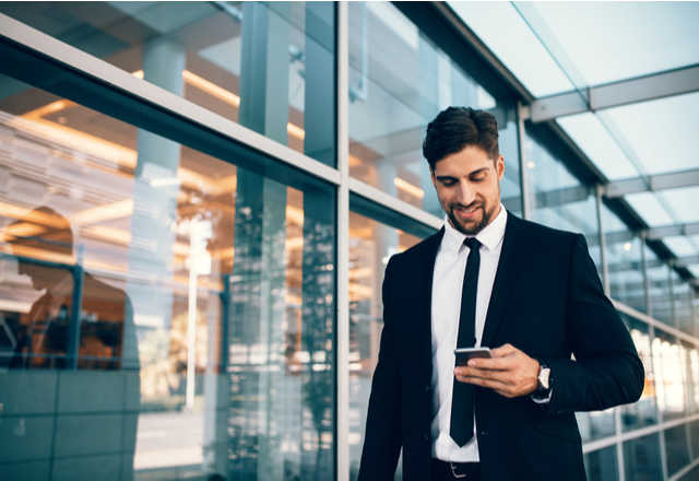 聞き上手はモテる？！大人女性の【LINEでの会話術】4選