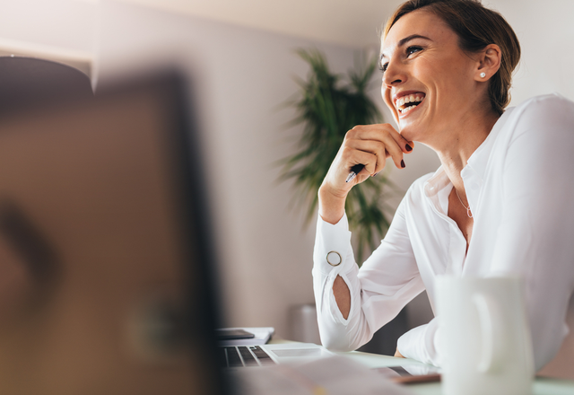 ちやほや♡女性が多い職場でも「周りから愛される女性」の共通点4つ