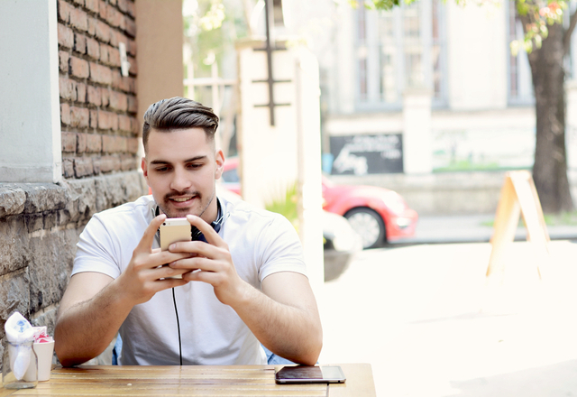 好きな気持ち溢れてます。男性が“脈アリ女性”にしかしない「LINE」って？